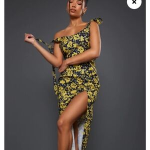 Brand-new midi dress in blue and yellow.